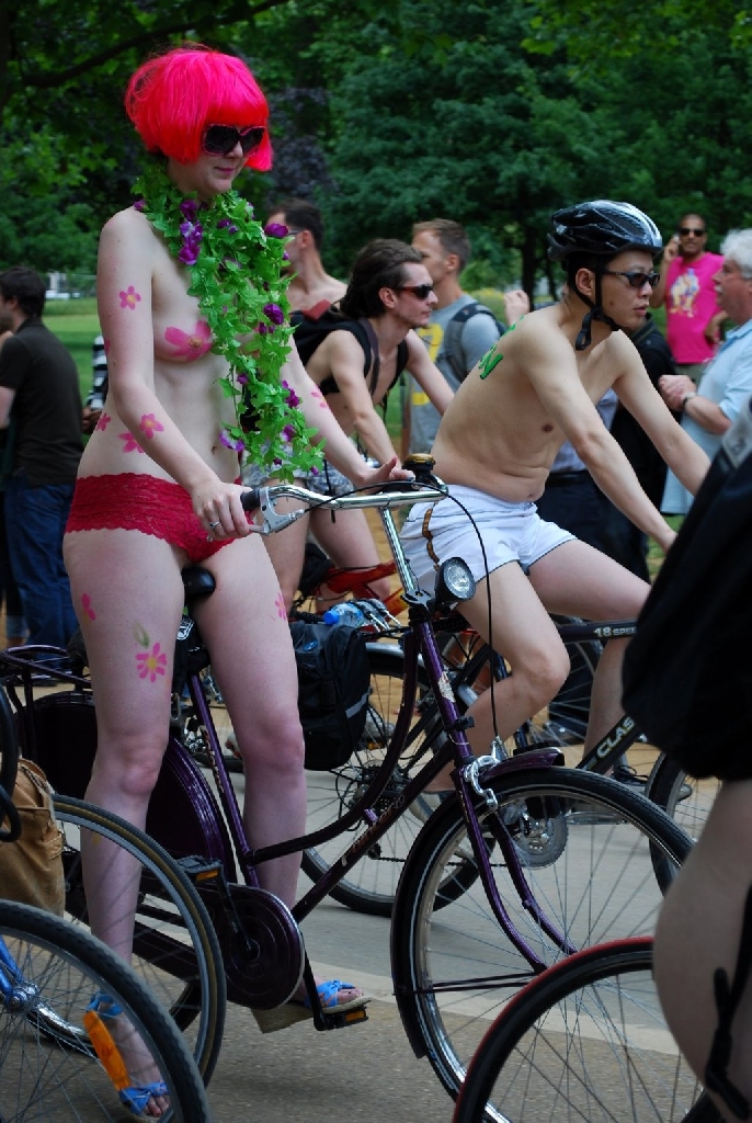 world naked bike ride cyclonue ciclonudista london 2009